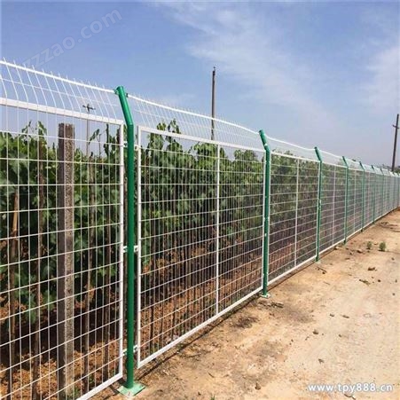 许昌鄢陵定做各种厂区护栏网 车间隔离网 速路防抛网场地围栏