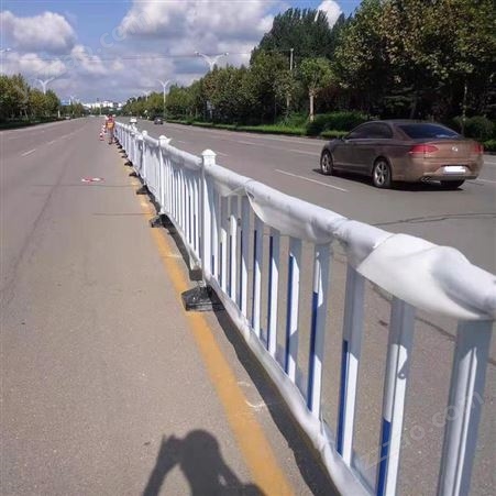 中创智领定制武威公路防撞护栏 马路隔离带 道路锌钢围栏