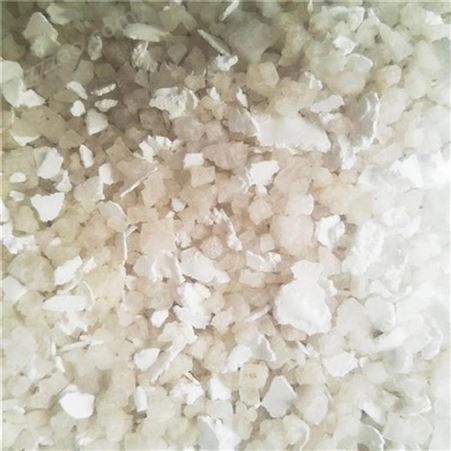 吐鲁番地区白色片状融雪剂现货厂家 颗粒融雪剂每吨报价 无腐蚀融雪剂价格产品图片